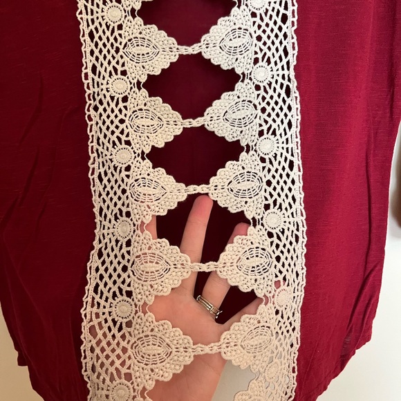 Quarter sleeve lace open back shirt - Picture 4 of 4
